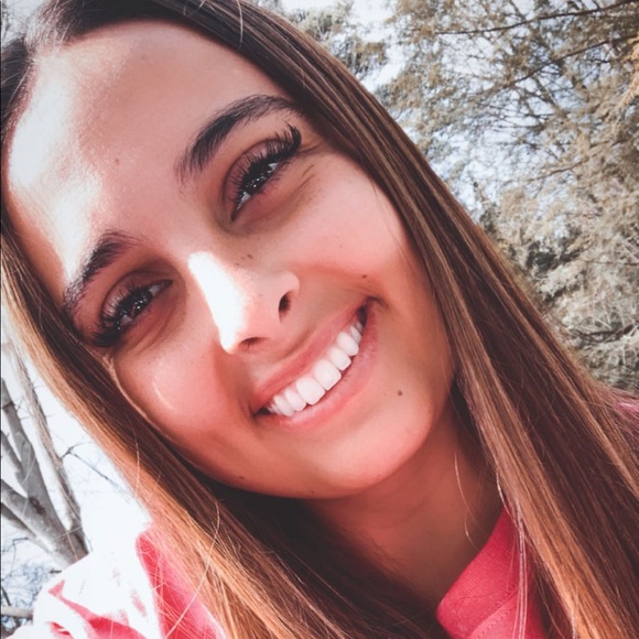 Meet your Posher, Stephanie - Picture 1 of 1